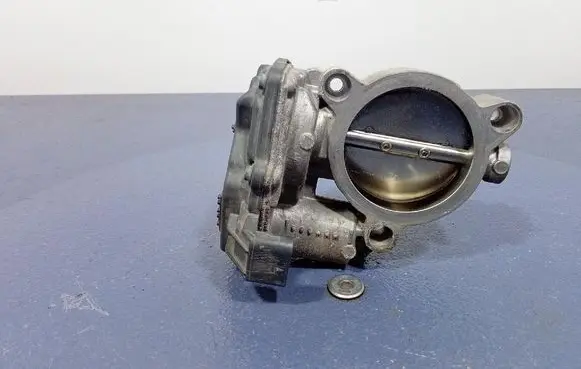BMW X6 M Throttle body valve 7619008