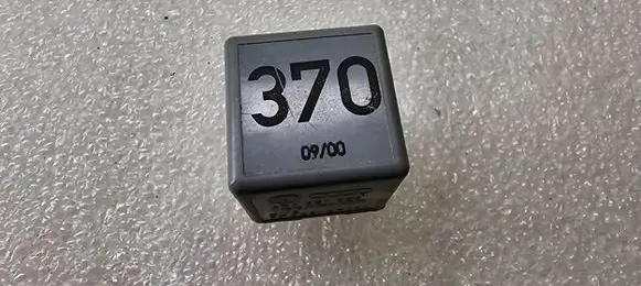 Audi A8 S8 D2 4D Other relay 8D0951253