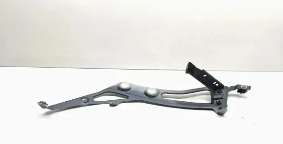 Fender mounting bracket