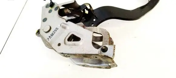Honda CR-V Brake pedal
