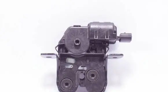 Renault Clio IV Loading door lock 