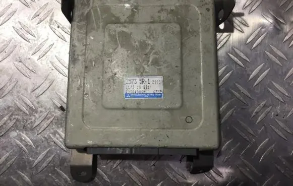 Mazda 323 Engine control unit/module z5735r1 z573