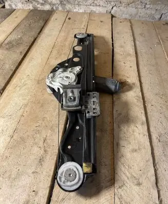 Mercedes-Benz E W211 Front door window regulator with motor A2117300146