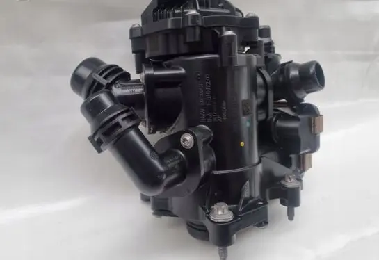 BMW 2 F44 Thermostat/thermostat housing 8631943