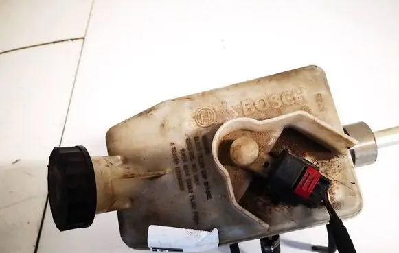 Brake fluid reservoir