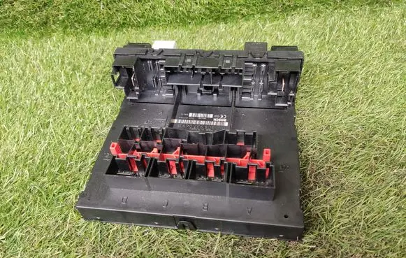 Volkswagen Tiguan Power management control unit 3C8937049D