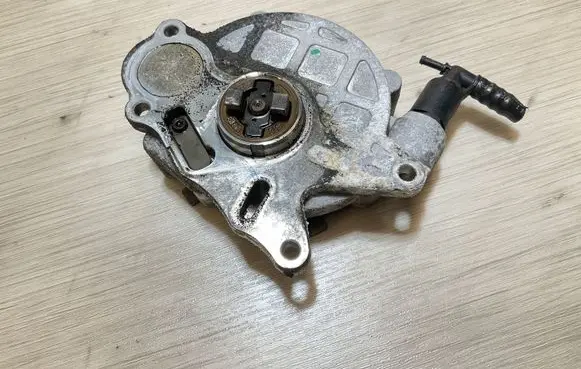 Audi A3 S3 A3 Sportback 8P Vacuum pump 03L145100
