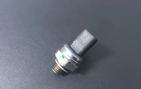 Skoda Fabia Mk3 (NJ) Oil pressure sensor 05E906277A