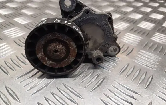 Hyundai i30 Alternator belt tensioner 252812A000