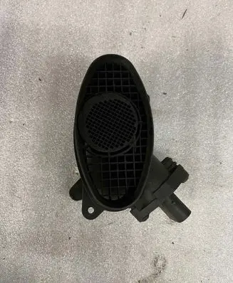 BMW 5 E39 Mass air flow meter 7787076 0928400468