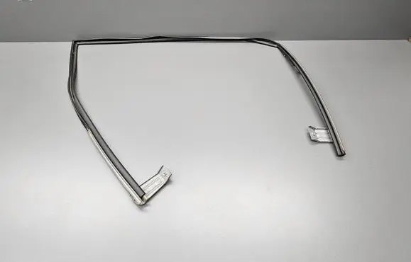 Honda CR-V Front door windshield rail 