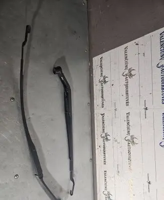 Hyundai i30 Front wiper blade arm