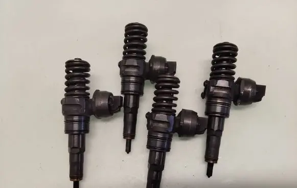 Volkswagen PASSAT B5.5 Fuel injectors set 038130073AR