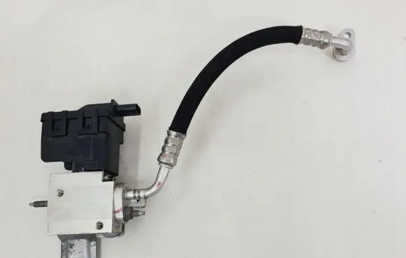 Opel Mokka B Air conditioning (A/C) expansion valve 