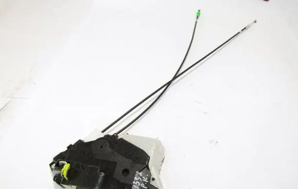 Toyota Verso-S Front door lock