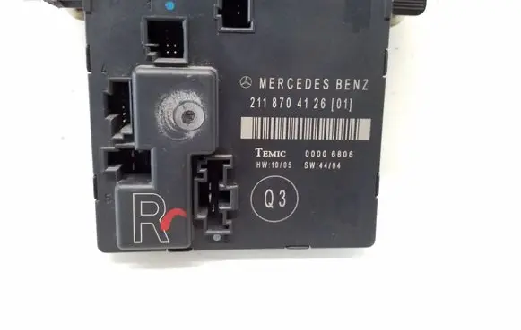 Mercedes-Benz E W211 Door control unit/module 2118704126