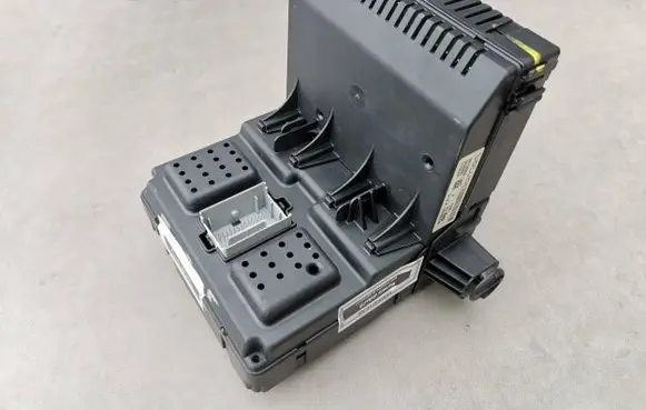 Volvo V70 Fuse module 30728356