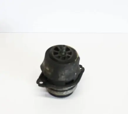 Volkswagen Touareg I Engine mount bracket 7L6199131C