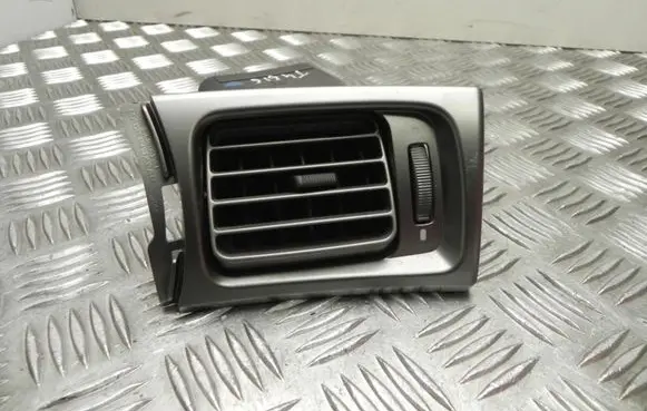 Subaru Forester SH Rear air vent grill 66110FG000 T4616