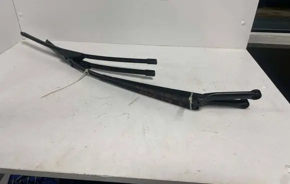 Audi A6 S6 C5 4B Front wiper blade arm 4B1955408A 4B1955407A