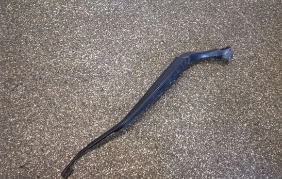 Mazda CX-3 Front wiper blade arm 