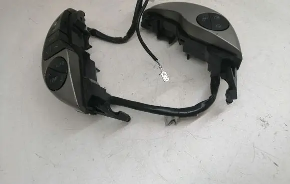 Toyota Prius (XW20) Steering wheel buttons/switches F70CV164 2461C