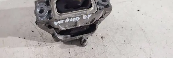 Volkswagen PASSAT CC Engine mount bracket