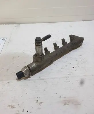 Opel Zafira B Fuel main line pipe 10M05748 461040219 10236544708