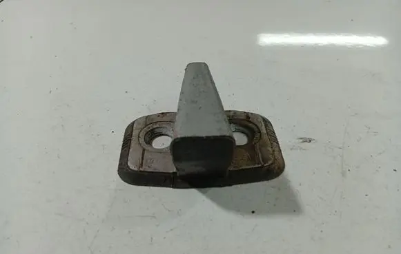Audi A4 S4 B5 8D Front door lock loop/hook striker 