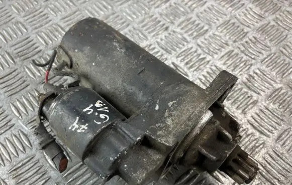 Volkswagen Golf IV Starter motor 001125018