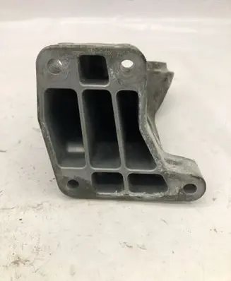 Mercedes-Benz E W213 Engine mounting bracket A6422234304