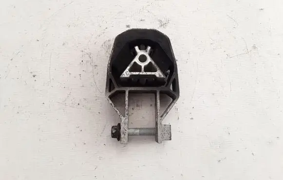 Volvo C70 Engine mount bracket