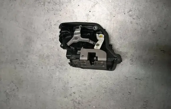 BMW X5 F15 Front door lock 7473146