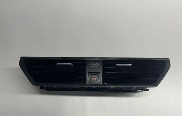 Volkswagen Jetta VII Dashboard air vent grill cover trim 17B819728A