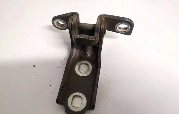 Opel Astra J Rear door lower hinge
