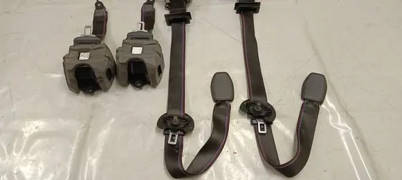 BMW i4 Set of seat belts 5A0C682 5A0C3F1 8076365