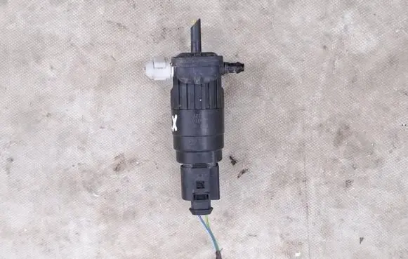 Seat Ibiza V (KJ) Windscreen/windshield washer pump 1K6955651
