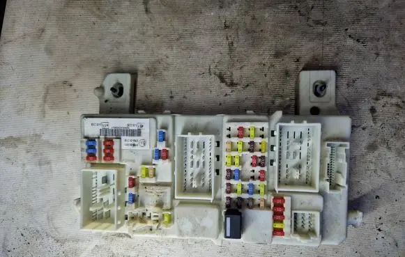 Ford Kuga I Fuse module 97RA000001 97RA012108 308519200901