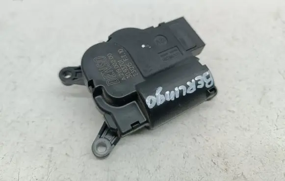 Citroen Berlingo Air flap motor/actuator A21900200 3093701 231215