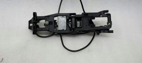 Mercedes-Benz E W211 Front door exterior handle/bracket A2037600834