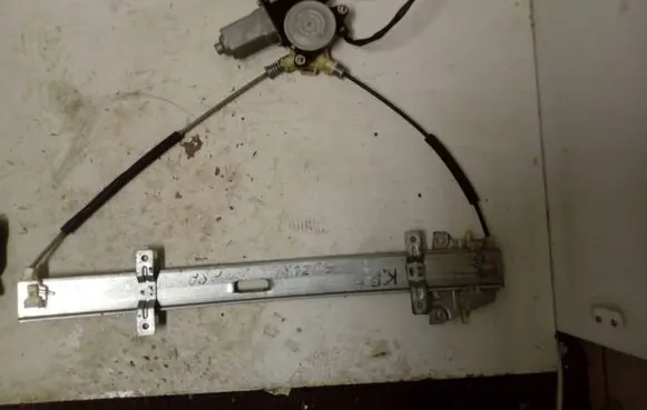 Suzuki Grand Vitara I Front door window regulator with motor