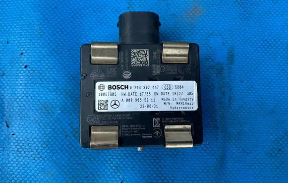 Mercedes-Benz CLA C118 X118 Distronic sensor radar A0009055211 0203302447 10067805