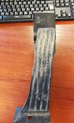 Accelerator throttle pedal