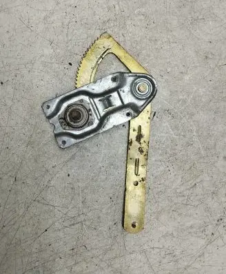 Rear door manual window regulator