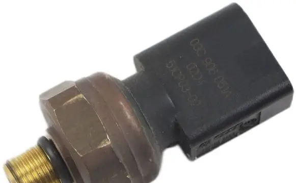 Volkswagen PASSAT B6 Fuel pressure sensor 03C906051A