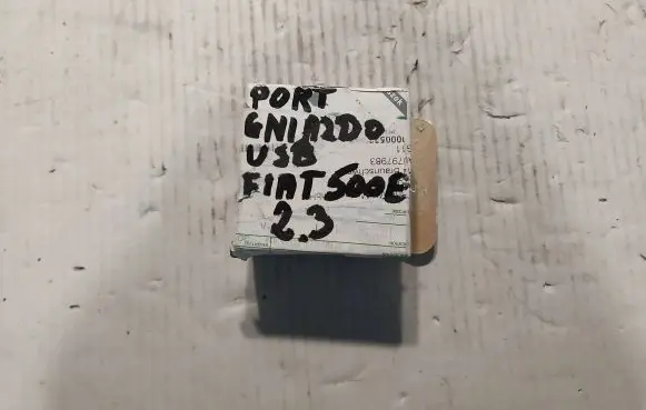 Fiat 500E USB socket connector 05220084600 22332FH 03270