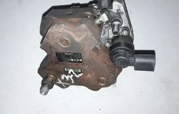 BMW X5 E70 Fuel injection high pressure pump 7798333