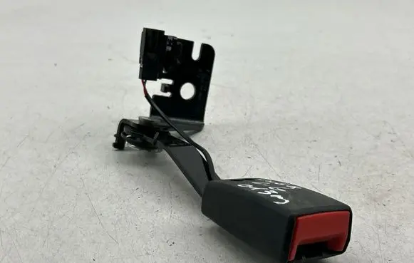 Ford Kuga II Rear seatbelt buckle