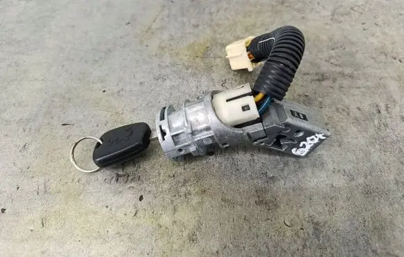 Peugeot 107 Ignition lock N0501412N0502200
