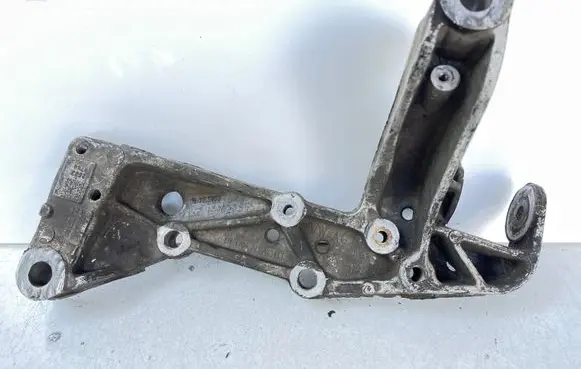 Volkswagen Touran I Engine mounting bracket 1K0199295F